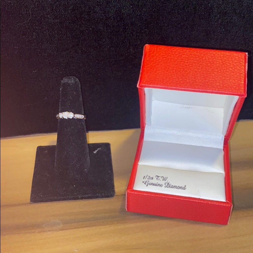 10K white gold diamond ring